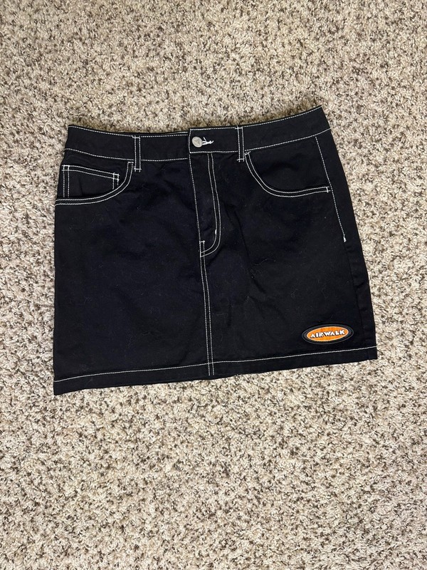 Forever 21 Airwalk Women’s Black Mini Skirt Size Medium