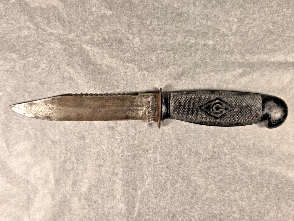 Cuchillo de caza vintage con mango trasero de sierra Providence colonial de Estados Unidos con funda Foto 2 de 4