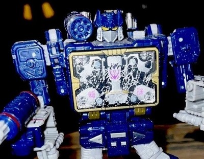 Transformers Siege WFC Soundwave And Ravage Cassette 