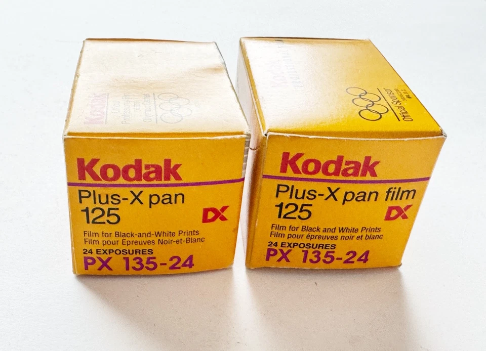 Lote De Colección 2 Rollos 1994 Kodak Plus-X 125 Película Blanco y Negro 36 EXP 35mm Foto 3 de 3