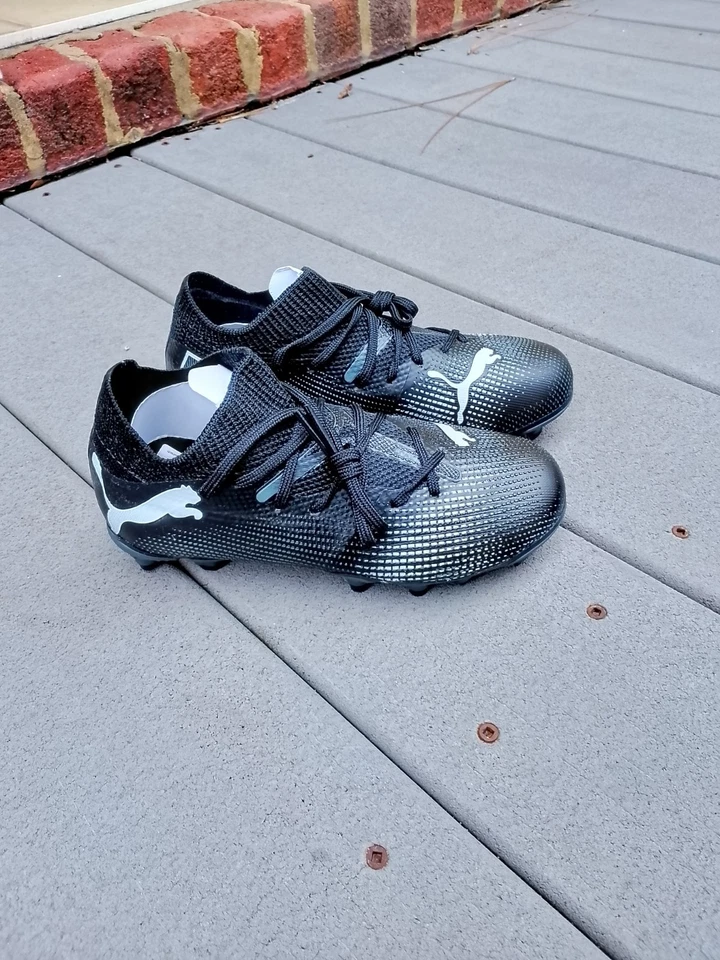 PUMA Future 7 MATCH FG/AG Jr (PUMA Negro-PUMA Blanco; Jr EE. UU. Talla 12) Foto 2 de 4