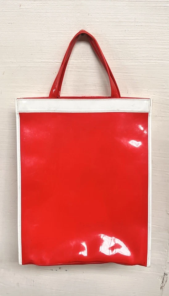 Vintage 1960’s Red & White Large PVC Bag. Fabulous Statement Bag. Zip Close. - Image 2 of 4