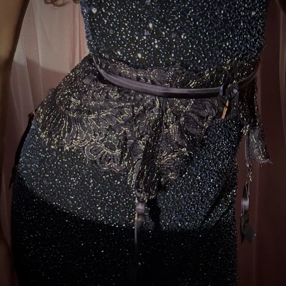 Cinturón liguero de encaje azul marino Designer Agent Provocatèur Soirèe  Foto 3 de 4