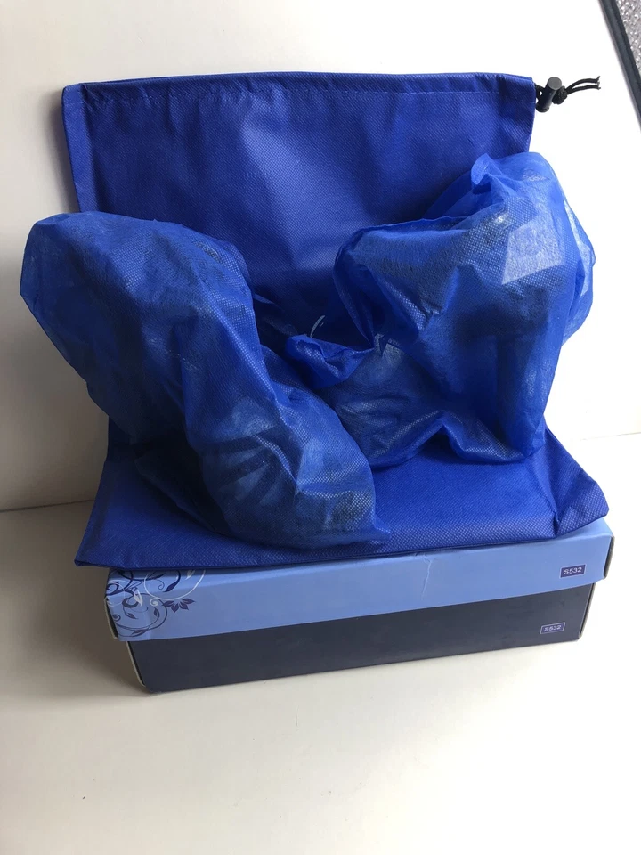 Fabulicious 4.5" Heel Mini Platform Patten Black Strap Sandals Size 6  - Image 4 of 4