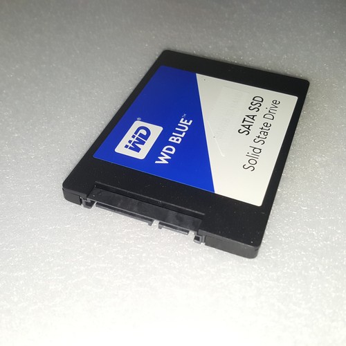 Toshiba Satellite L755D-S5104 - 1TB Solid State SSD - Windows 10 Home 64-Bit - Picture 2 of 4