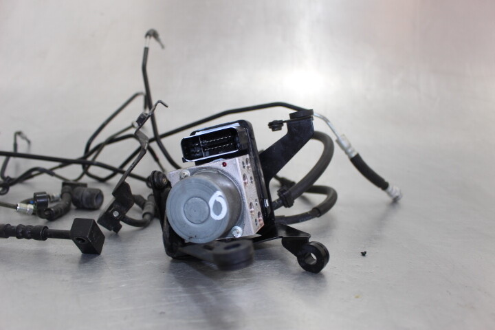 umi　0106 2014 Kawasaki Ninja Zx10r Abs Pump Unit Module System Line