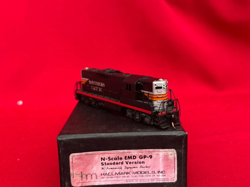 Hallmark Models Brass N Scale Southern Pacific GP-9 Black Widow - Image 3 of 4
