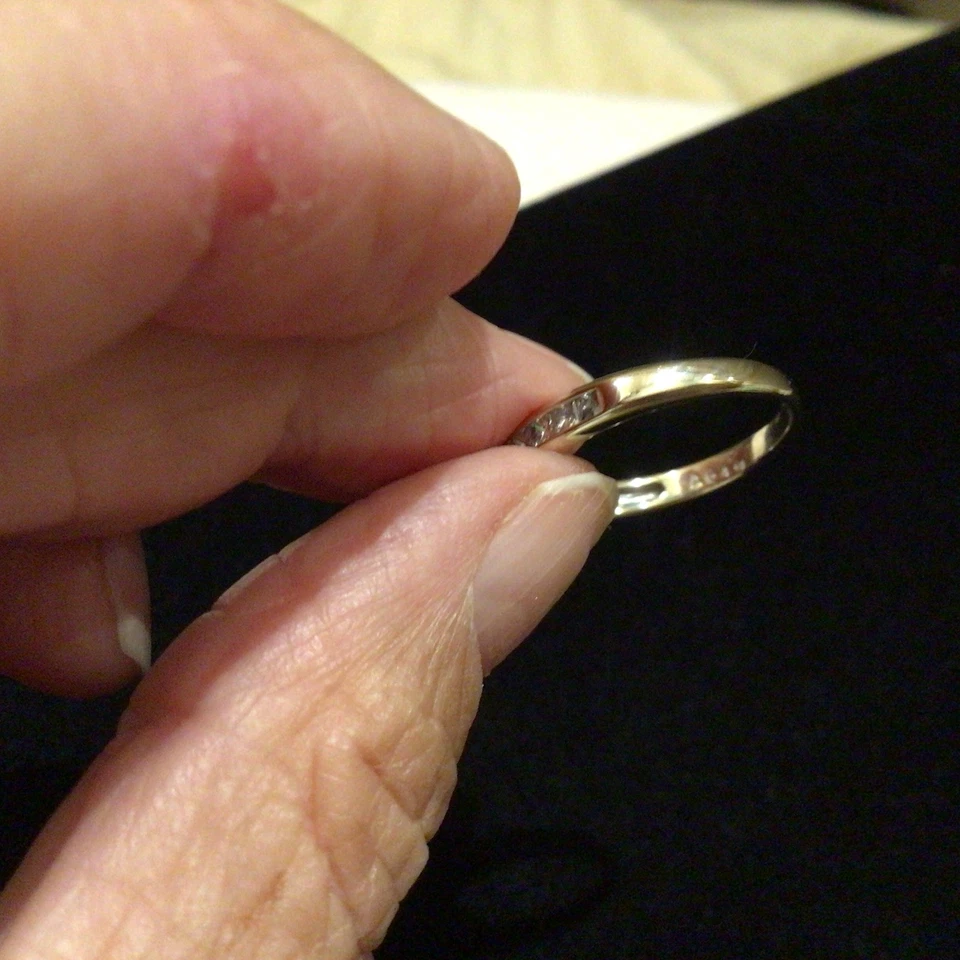 Hermosa banda de aniversario para damas 14 kt, diamantes genuinos .49 Ct�� Foto 4 de 4