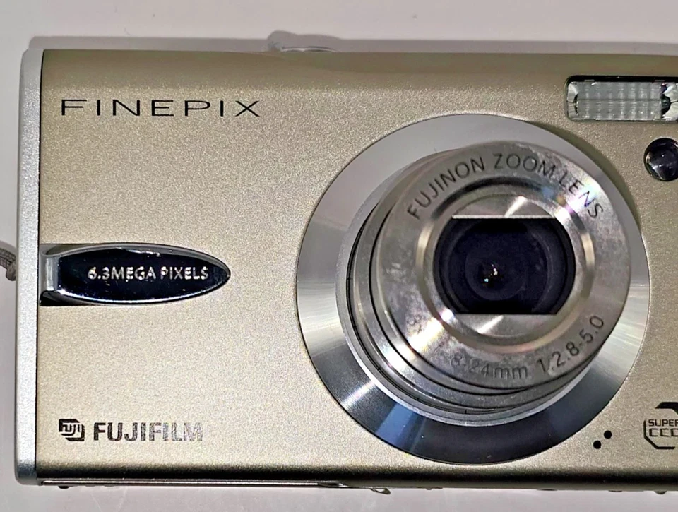 Fujifilm finepix f30 digital camera, photo 2 of 5