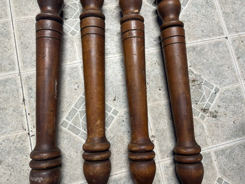 "4 patas de madera de mesa de granja gruesas de salvamento recuperadas de colección 29,25"" de alto artesano torneado" Foto 3 de 4