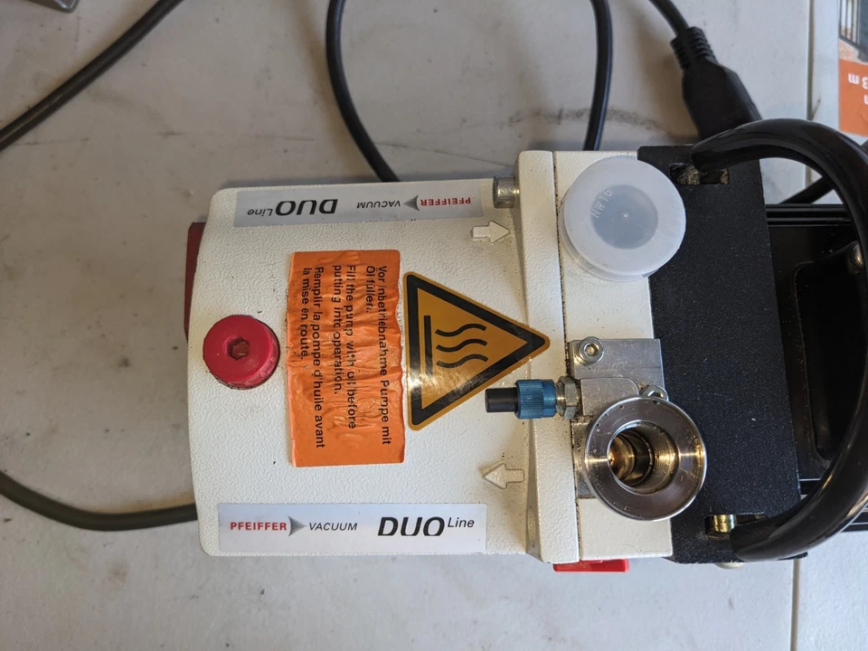 Bomba de vacío Pfeiffer DUO 3 PK D41 062 H Agilent G7077-89055 USADA PROBADA 110V Foto 3 de 4