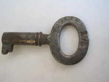 antique steamer trunk baggage luggage key eagle unmarked # 178 padlock lock