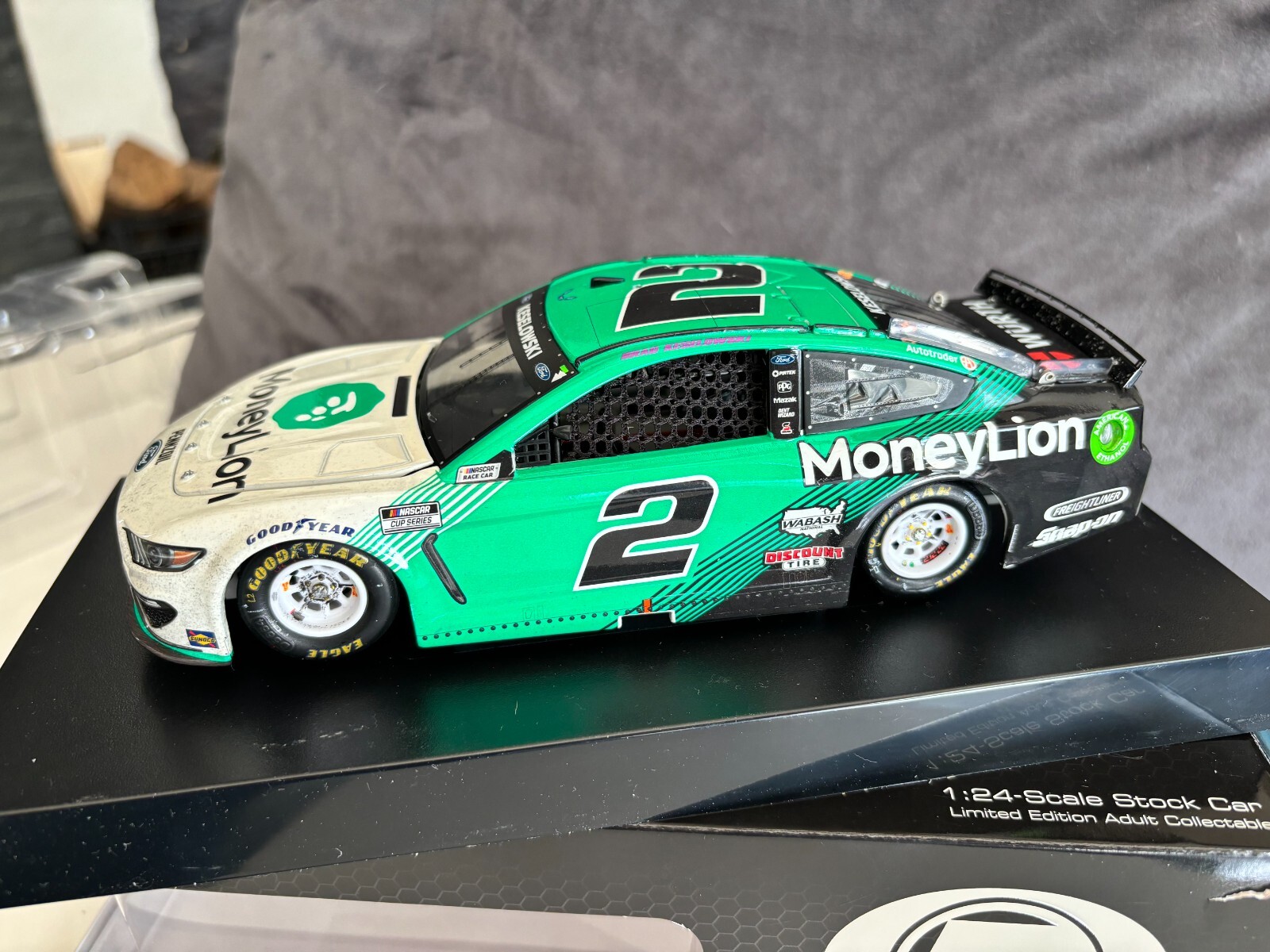 NASCAR Brad Keselowski #2 Mustang 1/24 : Idée Cadeau Idéale pour Fan de Sport Auto