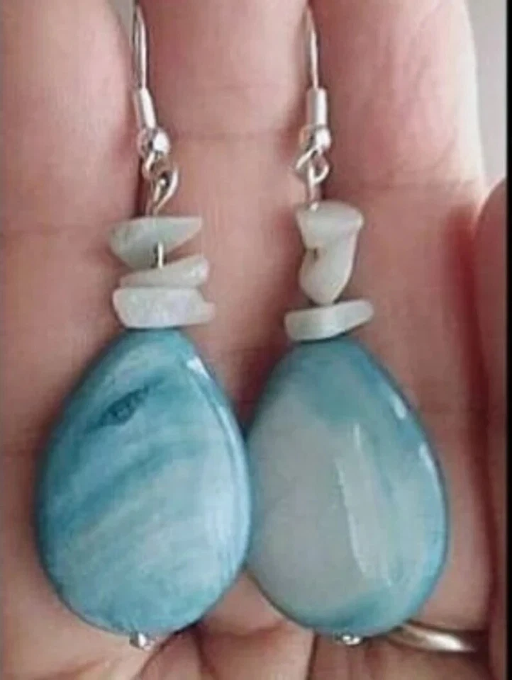 ORECCHINI GOCCIA AMAZZONITE NATURALE E MADREPERLA FATTI A MANO IN ARGENTO 925 - Immagine 2 di 4