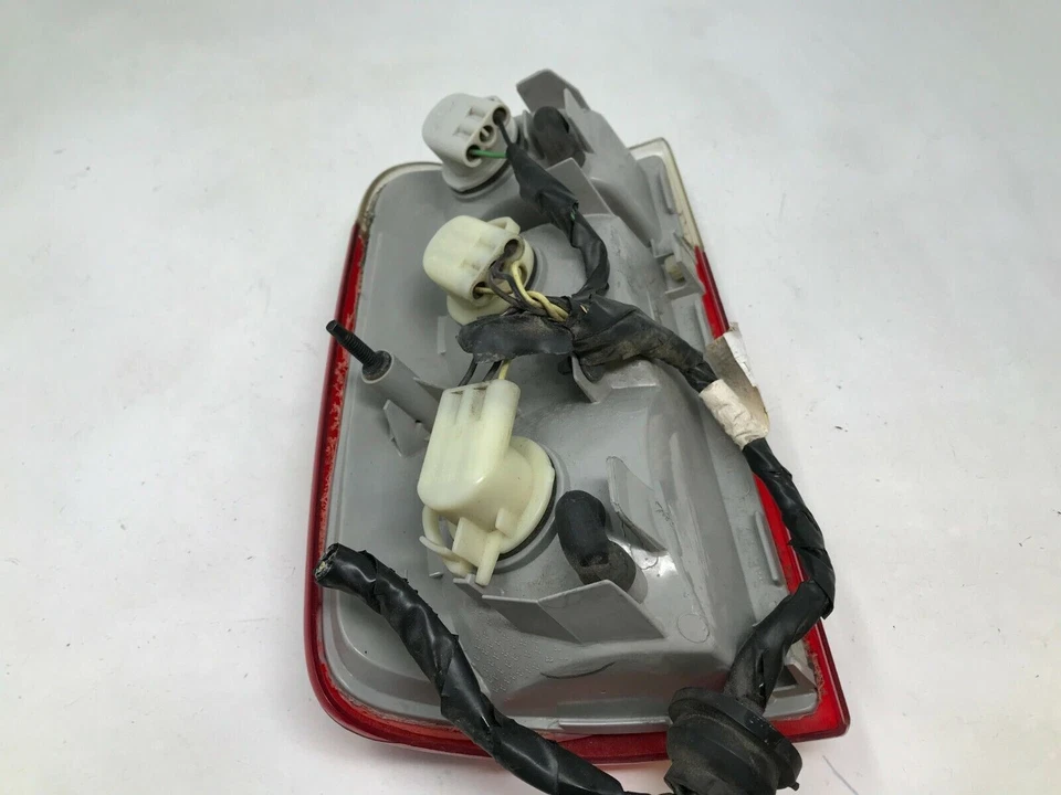 Luz trasera lateral del conductor OEM B04B13023 1995-2005 Chevrolet S10 Blazer/Jimmy S15 Foto 4 de 4