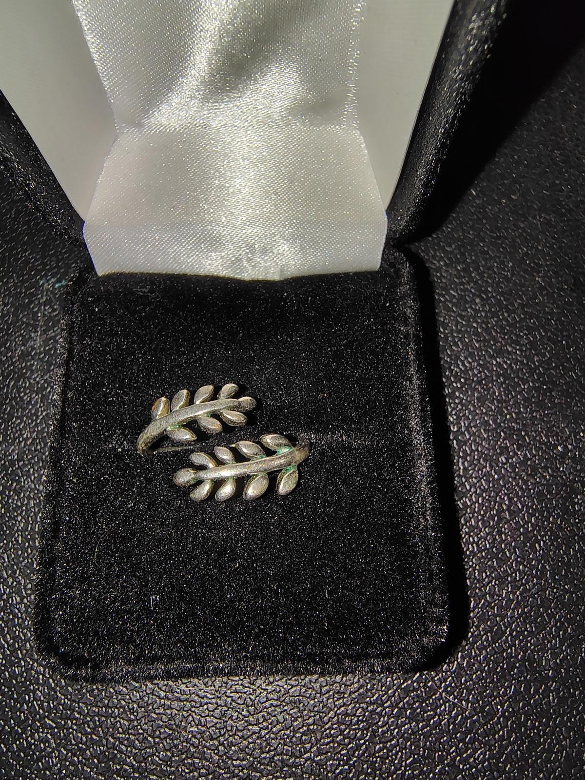 Vintage Silver Leaf Design Ring - image 3