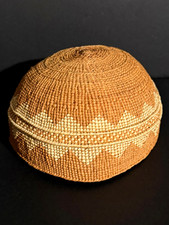 EXCEPTIONAL CALIFORNIA WIYOT / YUROK BASKET,TWINED SPRUCE & BEARGRASS,C1900,MINT