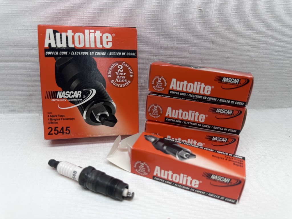 NEW Box of 4 Autolite Copper Core Spark Plugs #2545