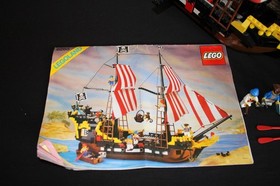 LEGO Pirates Black Seas Barracuda 6285 (98% Complete)