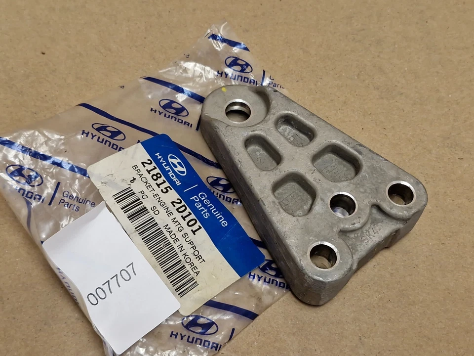 Hyundai Coupe Engine Support Mounting Bracket 2001-2008 218152D101 Genuine NEW - Image 2 of 4