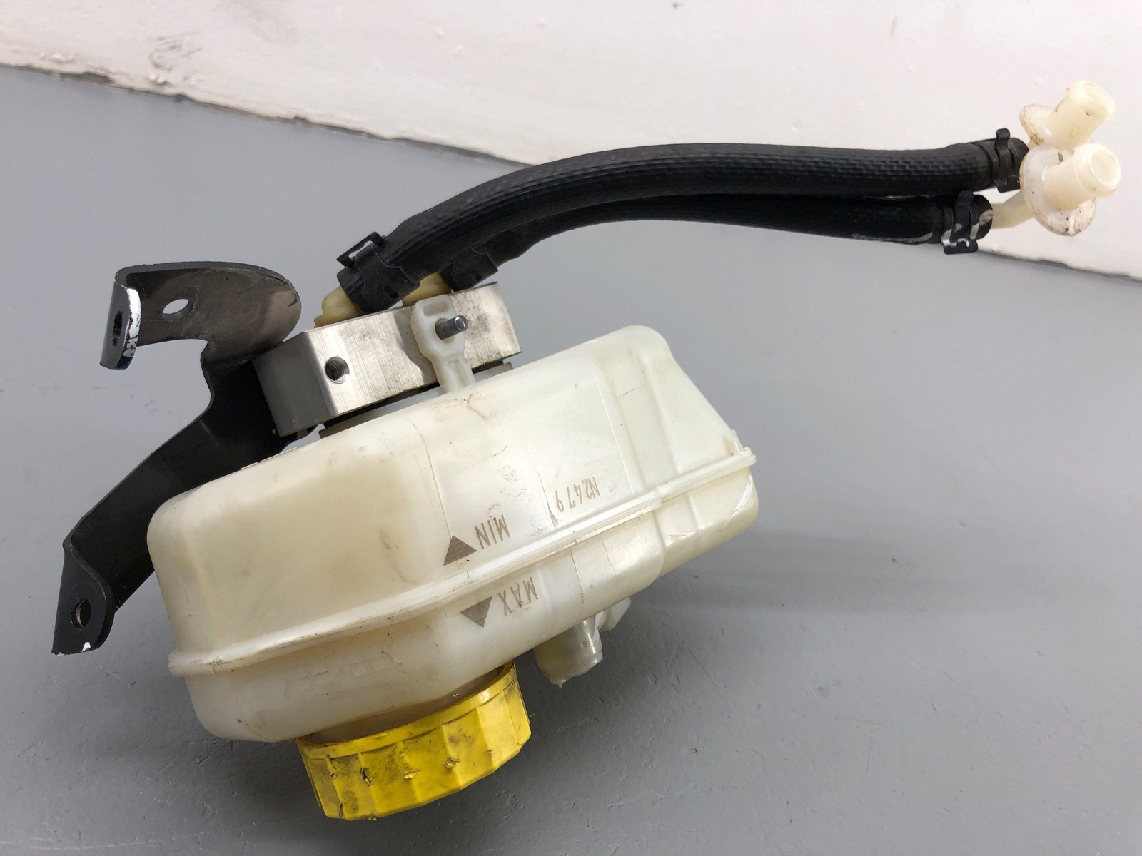 2020-2023 MCLAREN GT ENGINE BRAKE FLUID RESERVOIR OEM 2021 2022