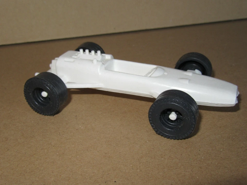 530B Vintage Giocattolo Da Bazar IN Plastica F1 Bianco L 11 CM Formula 1 Hot Rod - Immagine 3 di 4