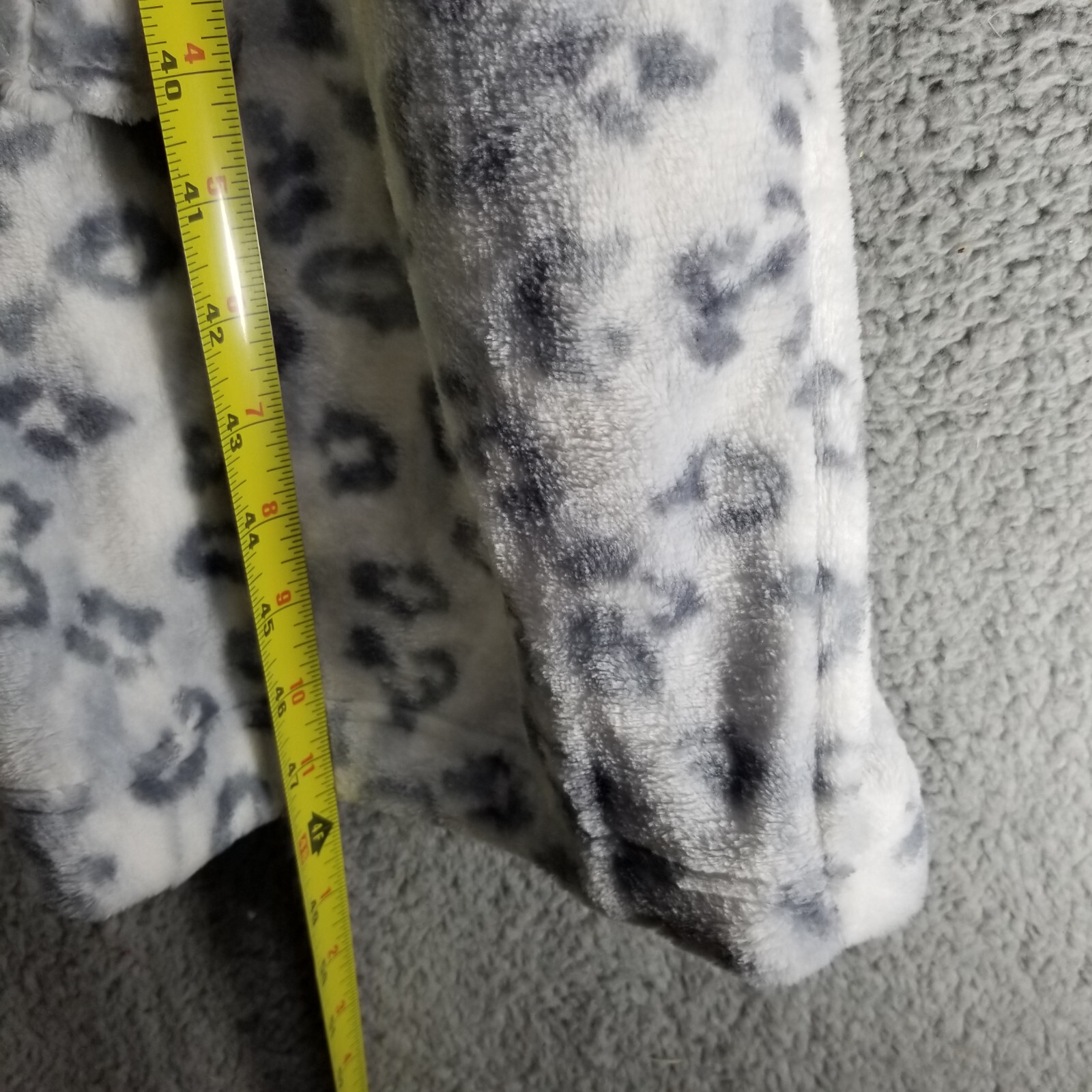 SONOMA Woman Large White Robe Gray Cheetah Print Fluffy Comfy Faux Fur RN 73277 eBay