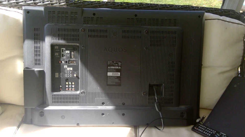 Sharp 37inch TV Model LC-37D44U 37" AQUOS 720p LCD TV - Image 2 of 4