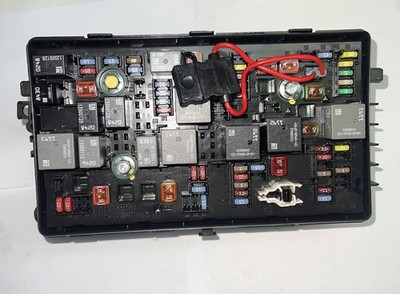 2013 Chevrolet Cruze Fuse Box Relay Control Unit 95216200_02