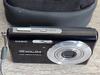 Casio Exilim EX-Z75 Compact Digital Camera - Black 7.2 MP W/ Case