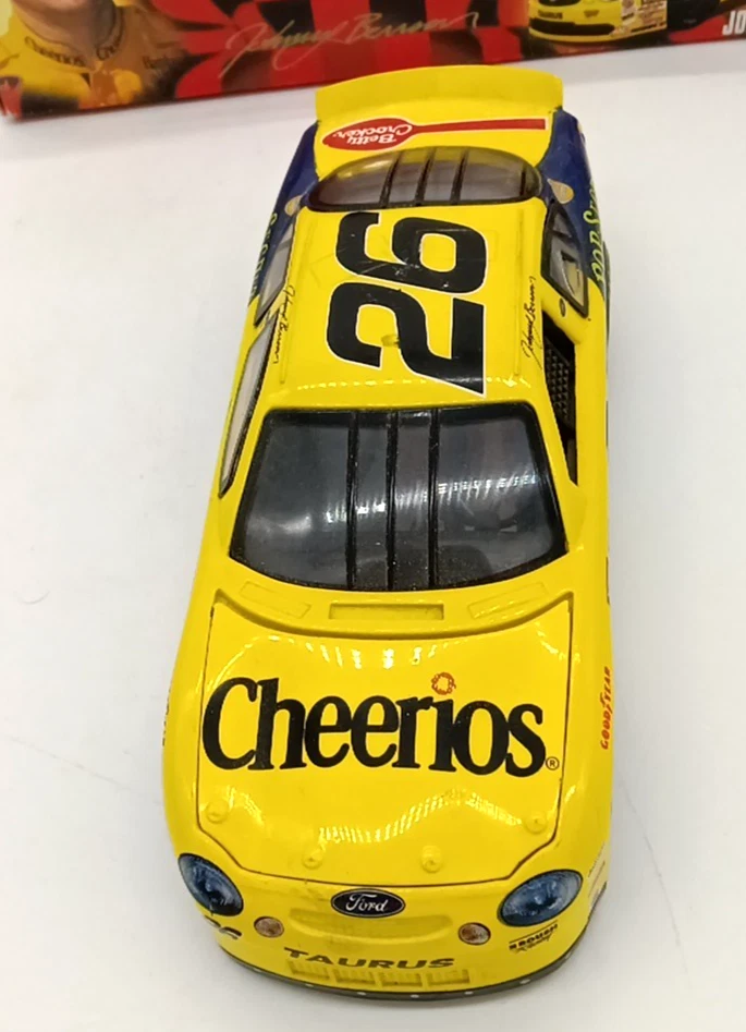 Литой под давлением автомобиль Cheerios No26 Racing Champions Signature Drivers Johnny Benson 1:24  - Изображение 3 из 4
