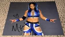 MIA YIM MICHIN SIGNED 8X10 PHOTO AUTOGRAPH WWE WWF WRESTLING