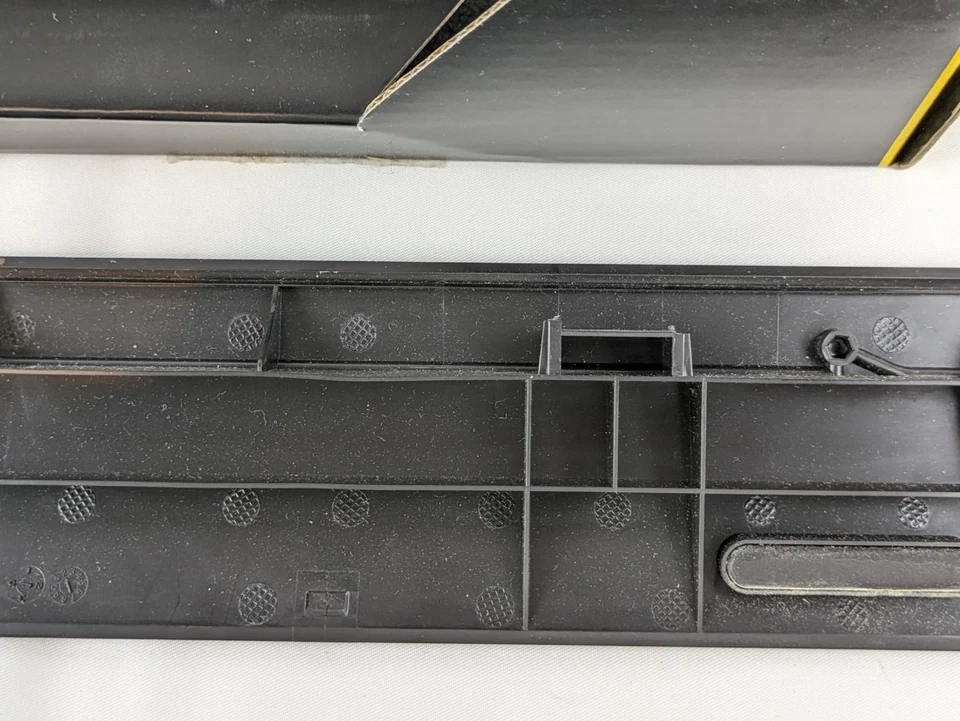 Corsair K68 Mechanical Gaming Keyboard Backlit Red - READ - Image 4 of 4