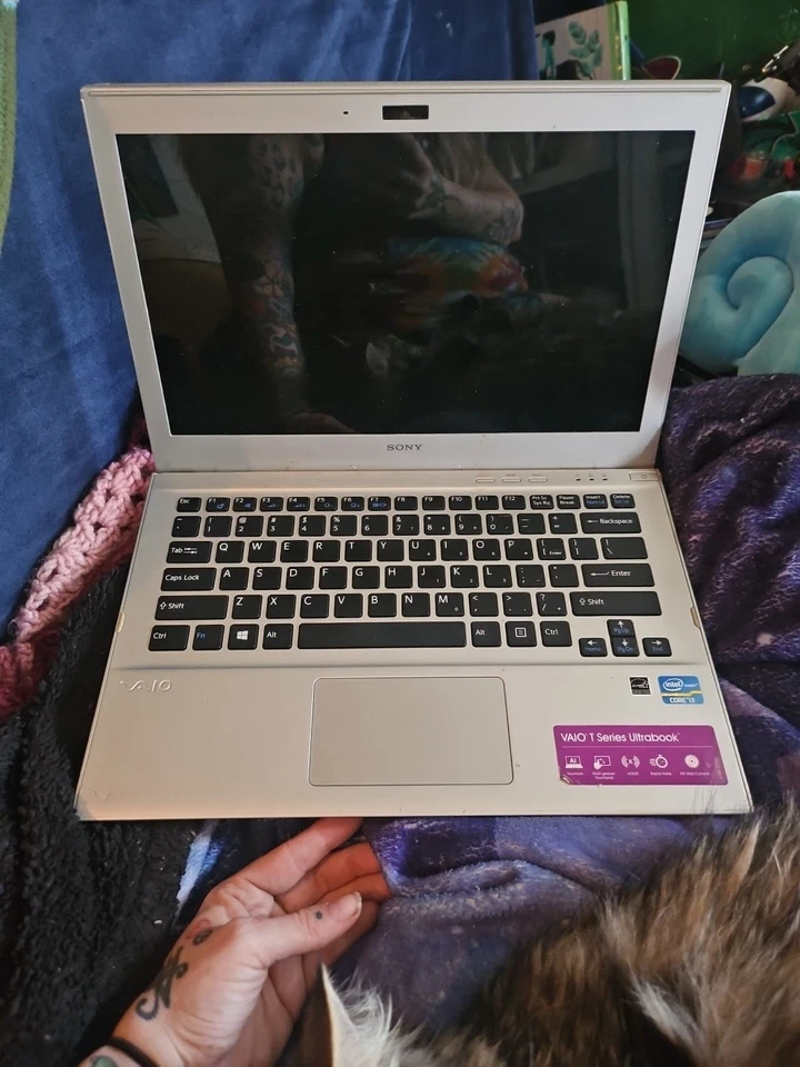 SONY VAIO type F VGN FW74FB RAM 4GB OS Windows 10 Intel Core2 Duo P8700 2.53GHz - Image 2 of 3