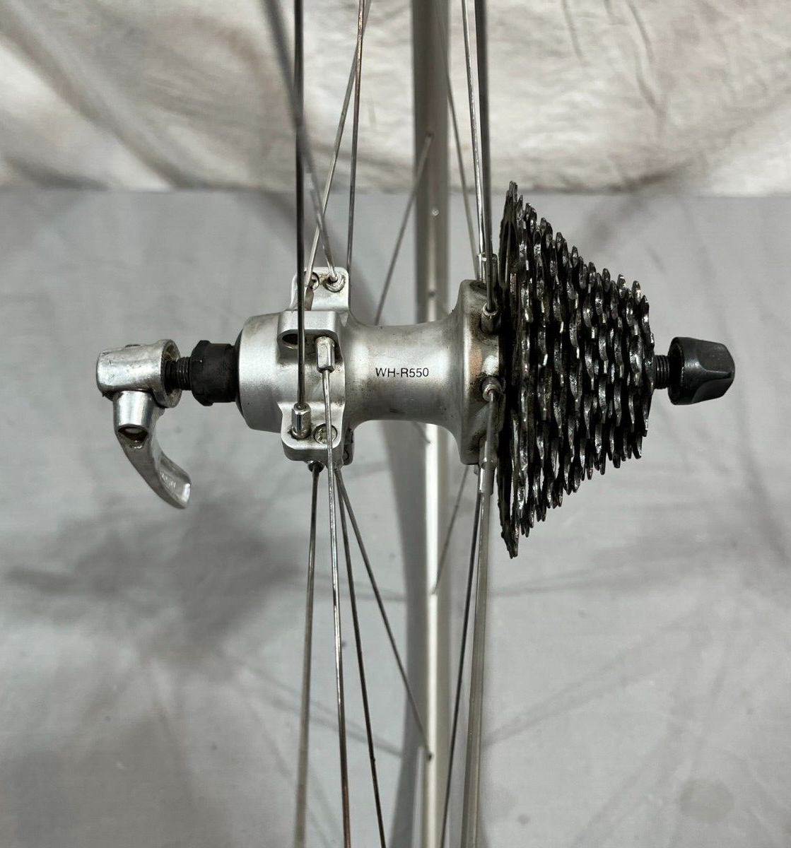 Shimano WH-R550 9-Speed 20/16-Bladed Spoke Silver Aluminum Shimano WH-R550 9-Speed 20/16-Bladed Spoke Silver Aluminum