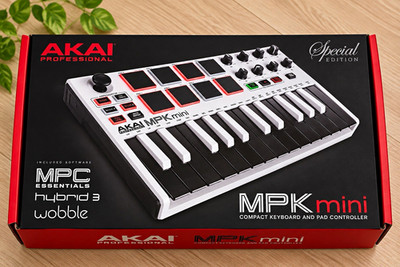 Akai MPK Mini MK2 Special Edition White 25-Key MIDI Controller w/ Box & USB