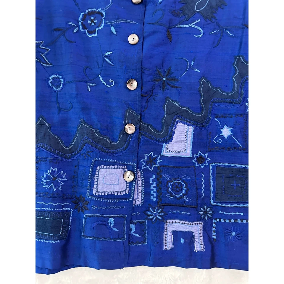 Top de seda con botones floral geométrico azul XL Laura Ashley Foto 3 de 4