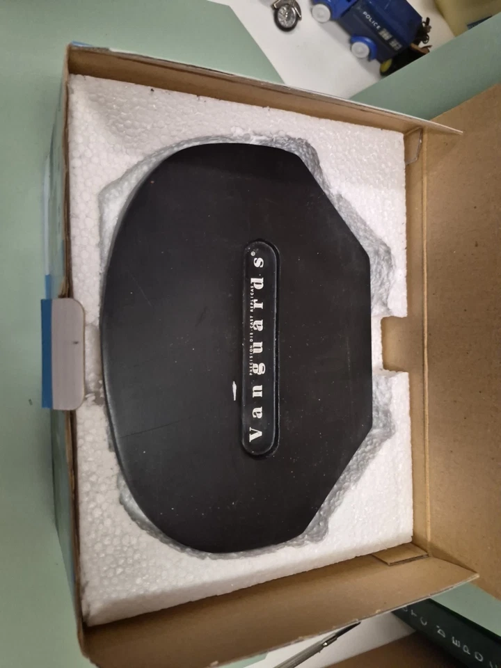 VANGUARDS PD3002 ROVER 3500 V8 POLICE ESCORT DIORAMA  SCALA 1:64 - Immagine 3 di 4