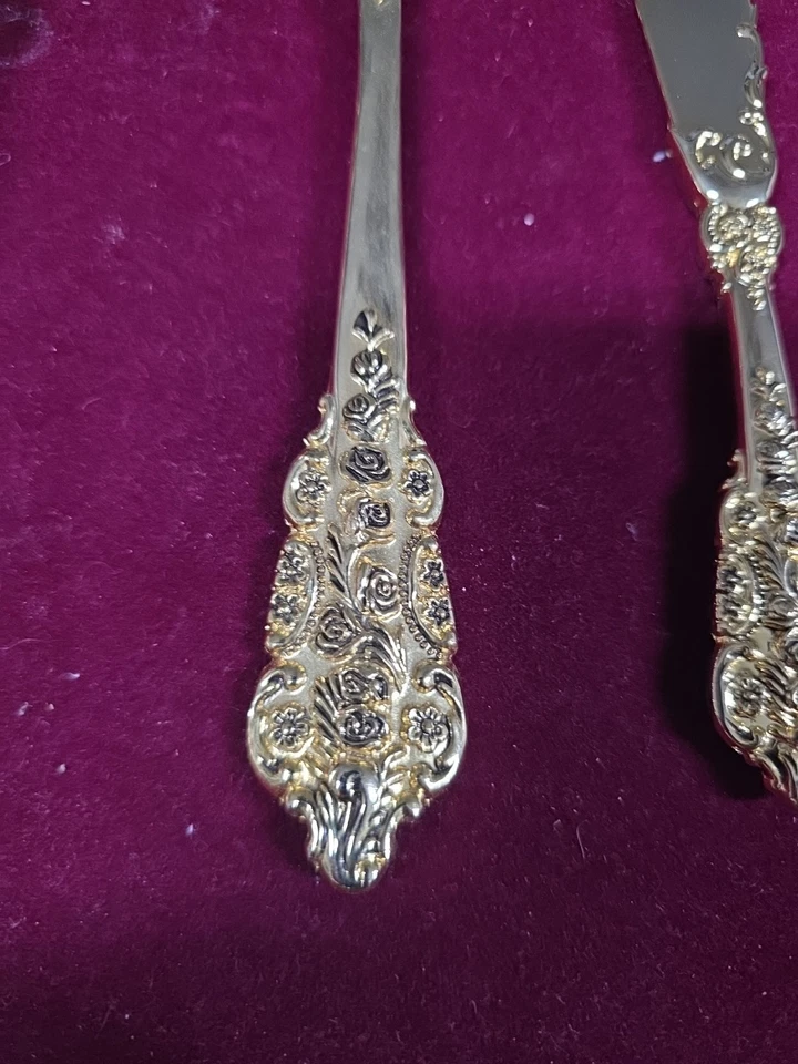 Juego de 4 artículos de comedor chapados en oro Foto 3 de 4