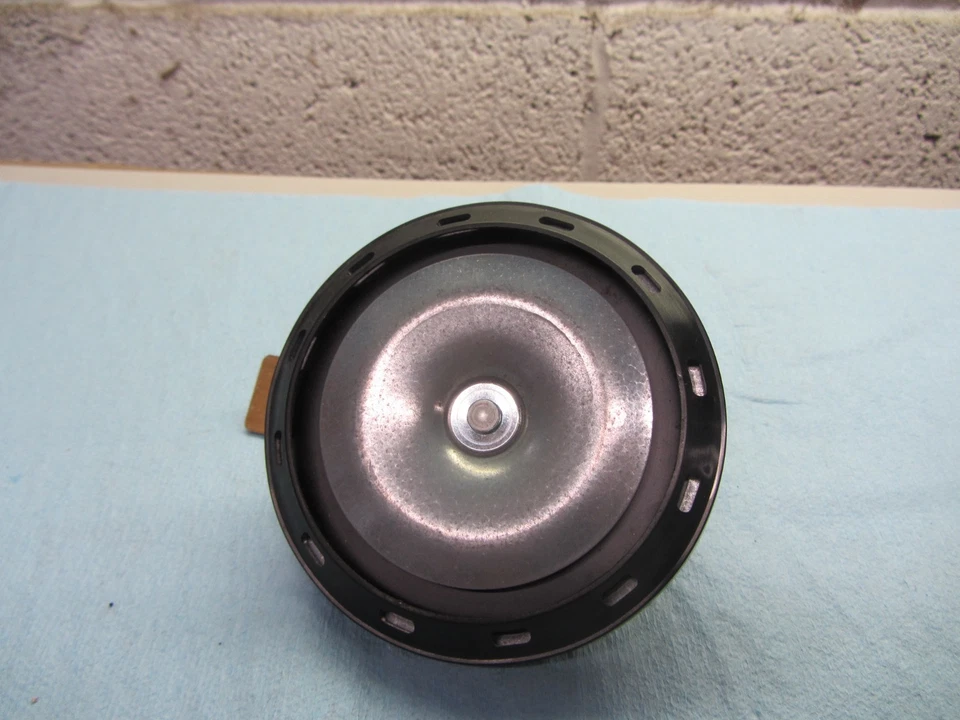 Genuine W124 Other Models Horn, 1248202726, read notes. - Image 4 of 4