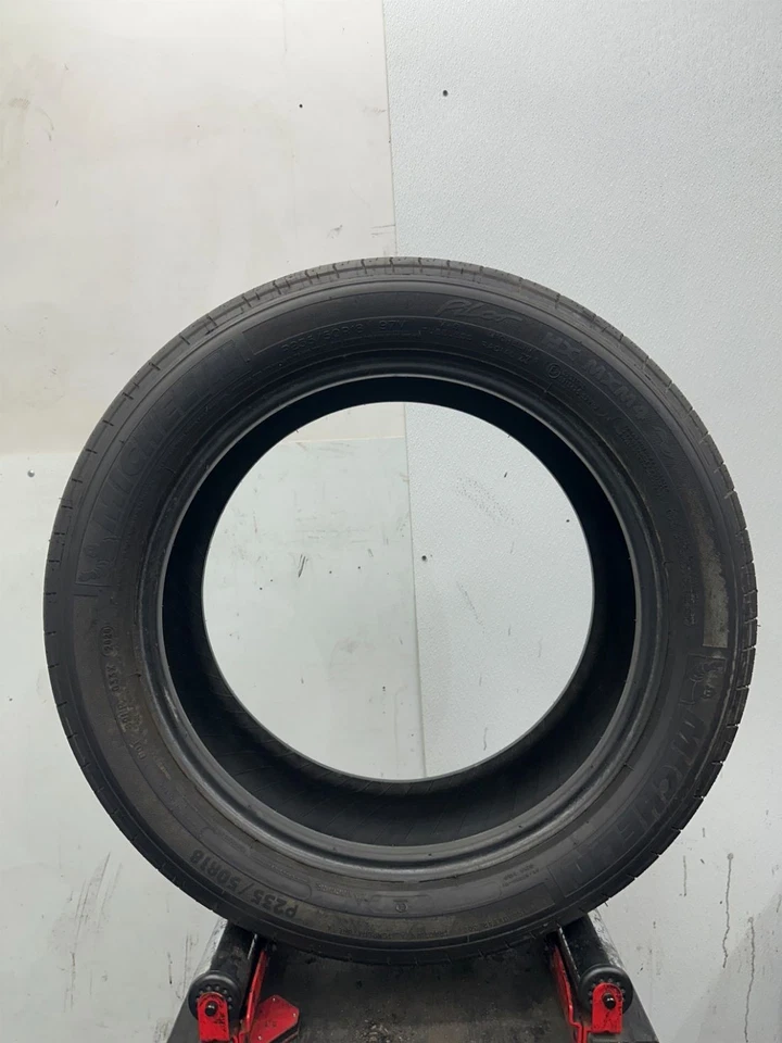 1 Michelin Pilot HX MXM4 97 V - 8/32 usado P235/50R18  Foto 4 de 4