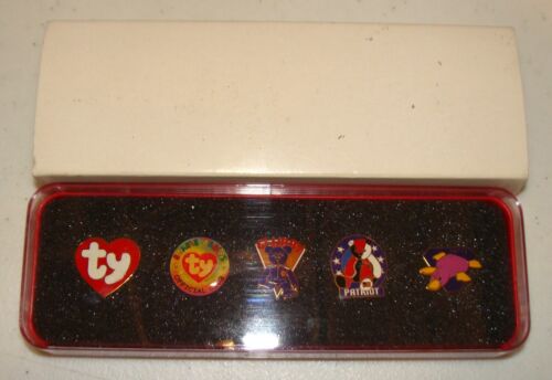 BOXED SET OF 5 ty BEANIE BABIES OFFICIAL CLUB NOS ENAMELED HAT OR LAPEL PINS - Foto 1 di 6