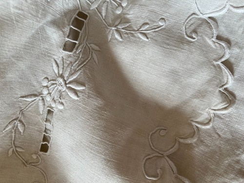 Antique French Linen Sheet - Huge Monogram "BL" - White Embroidery - Scallops - Picture 16 of 19
