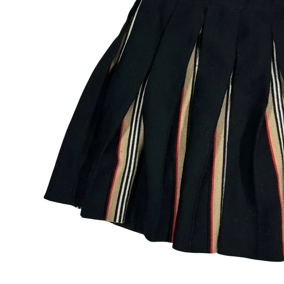 Burberry Girls Amelia Pleated Icon Stripe Mini Skirt Black Size 10Y - Image 2 of 4