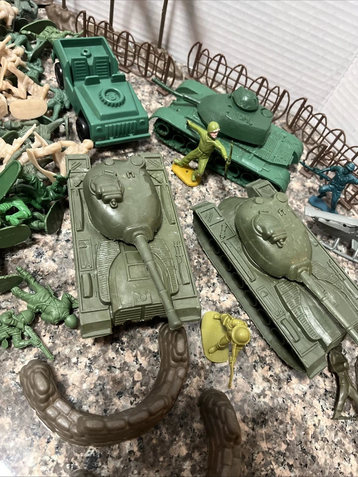 Lote de hombres de plástico del ejército - Figuras militares - Vehículos militares - Accesorios Foto 3 de 4