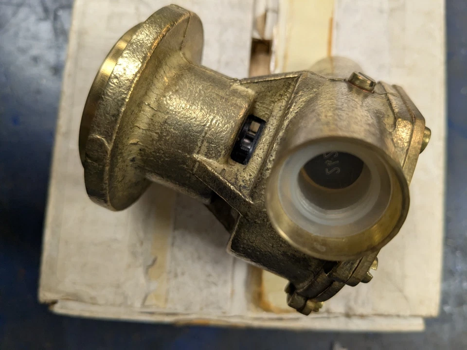 Bomba de agua Johnson para Volvo Penta 35098-3 (F4B-9) / Volvo# 829895 Foto 2 de 3