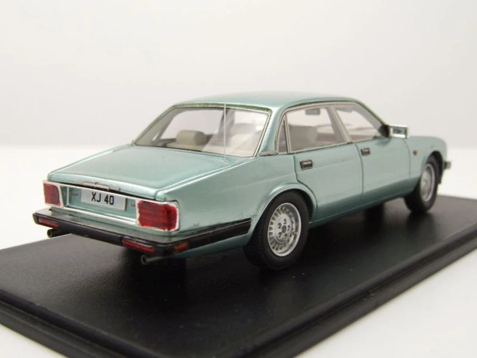 Jaguar XJ40 Sovereign 1990 hellgrün metallic Modellauto 1:43 Neo Scale Models - Bild 2 von 4