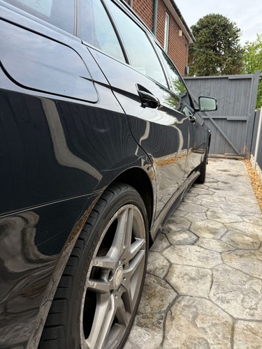 Mercedes-Benz E220 Executive Estate – 2.2L Diesel – Black – Automatic - Picture 7 of 11