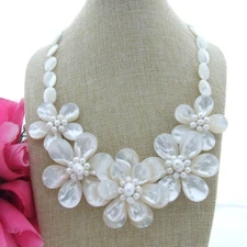 19" 4-5MM White Pearl Mop Flower Statement Necklace