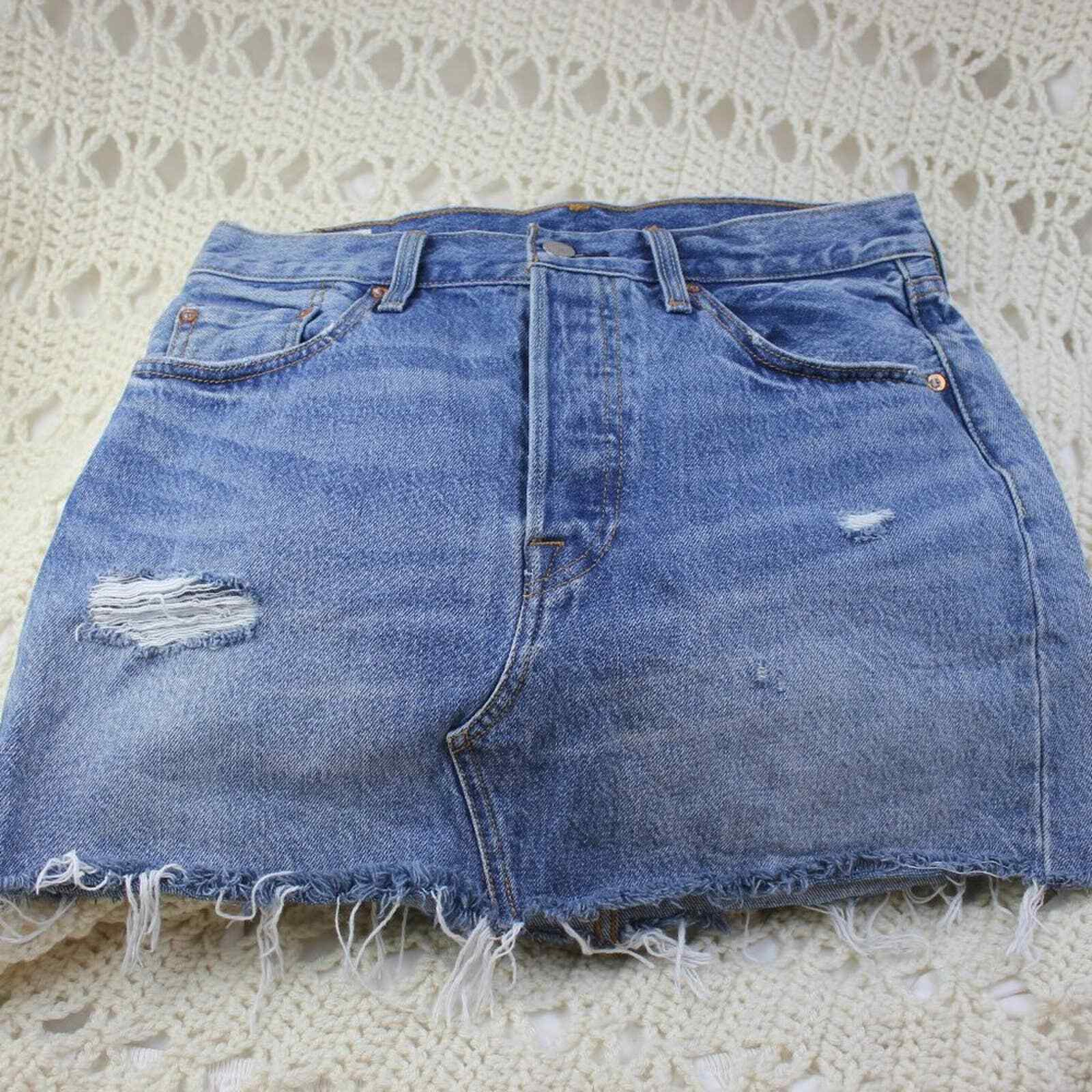 Levi's Premium Quality Button Front Distressed Mi… - image 1